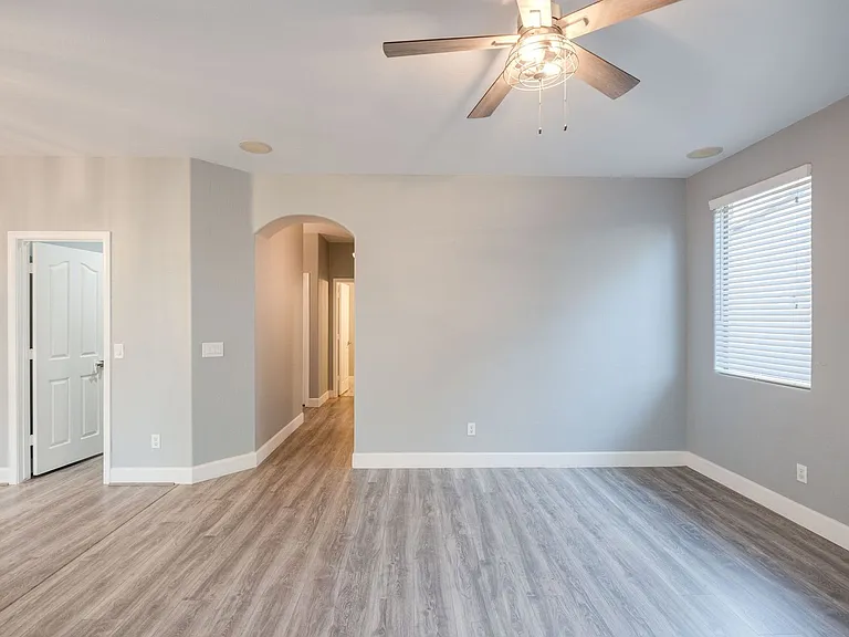 1546 E Nightingale Ln — Photo 15