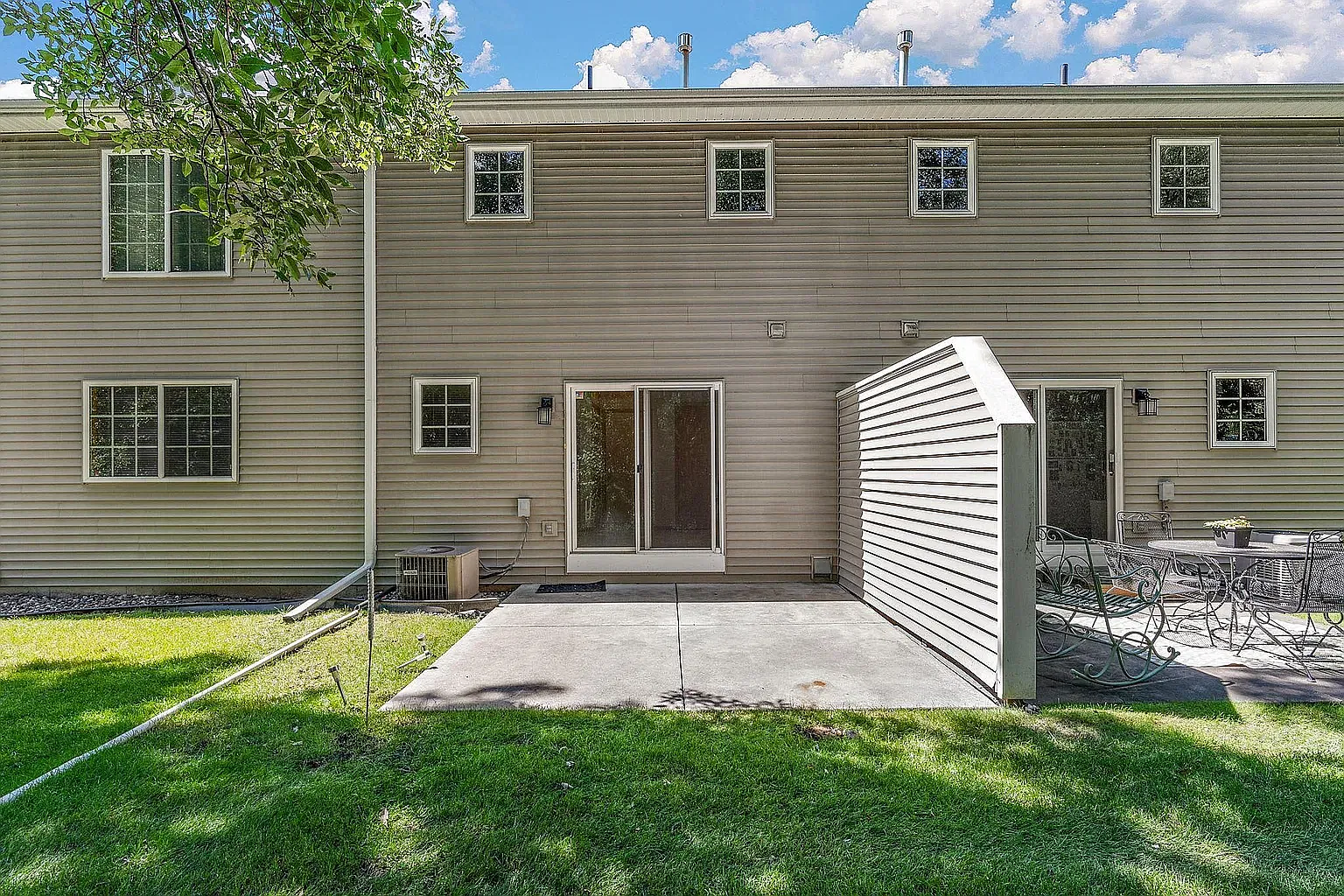 2 bed, 1420 sqft, $2,000 — Photo 3