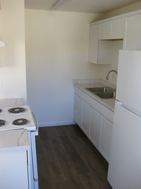 1st image of 2010 Cottonwood Cir #B3