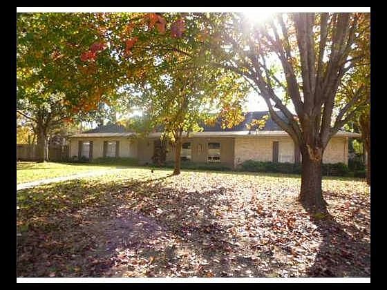 1st image of 807 Sweetbriar Dr