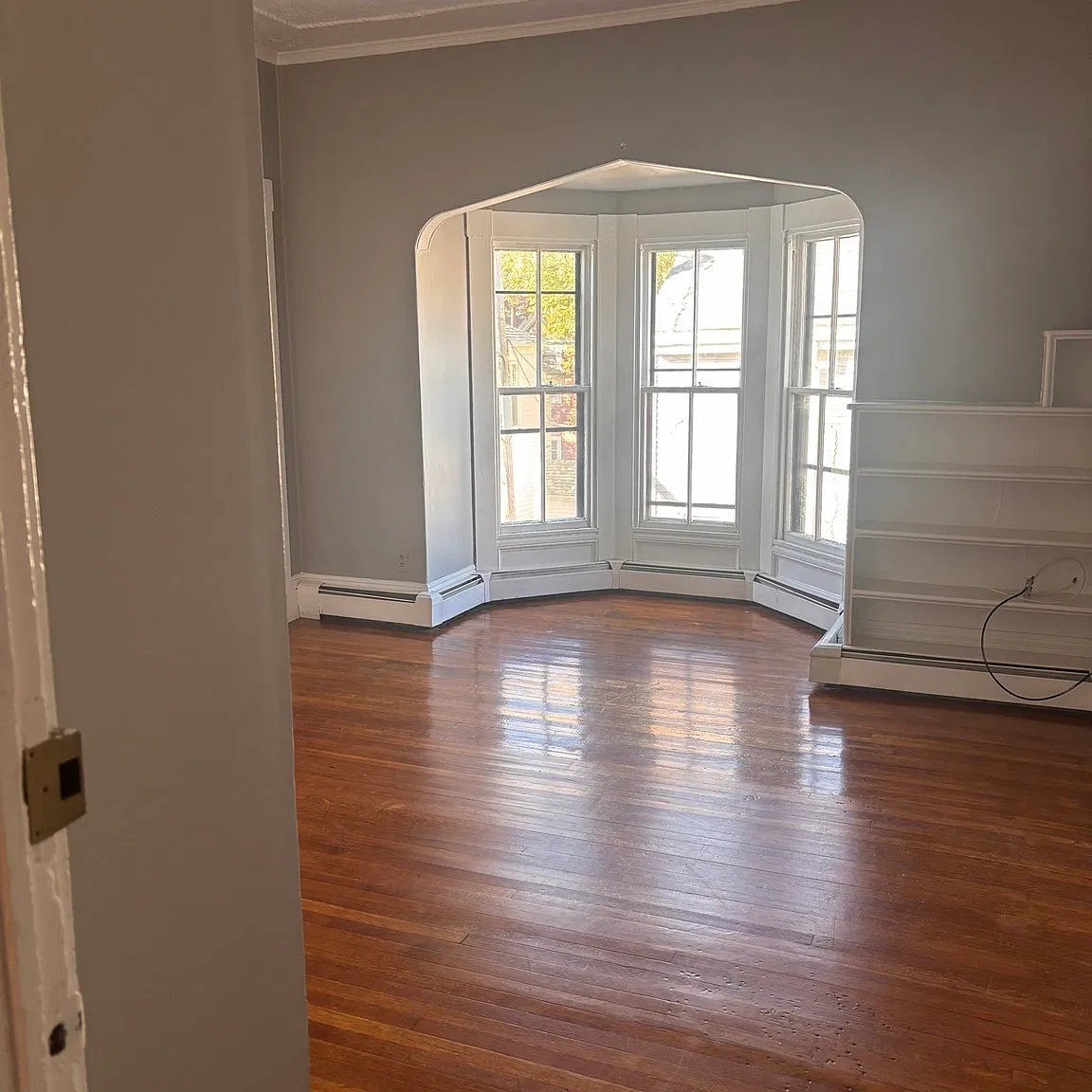 1 bed, 1.0 bath, 700 sqft, $1,900 — Photo 2