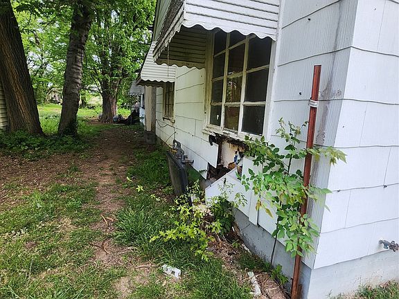 2nd image of 1012 Columbus Ave