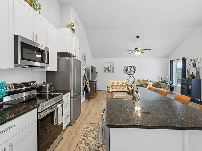 2111 Lone Star Rd — Photo 5