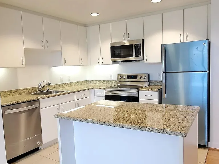 260 King St #673 — Photo 4