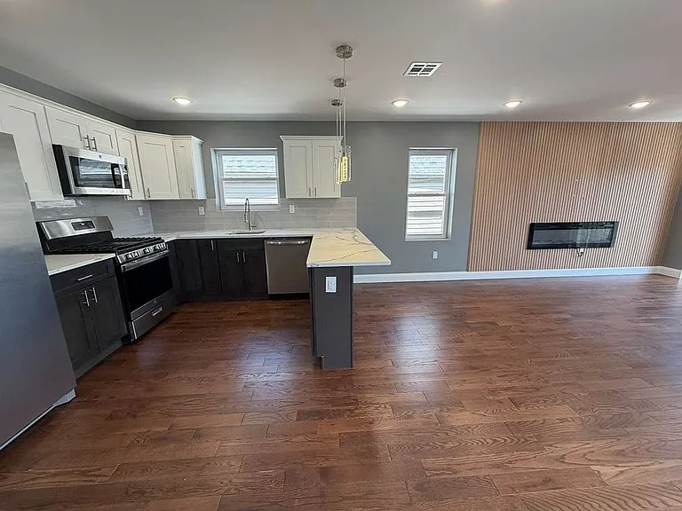 225 S 9th St #2A — Photo 3