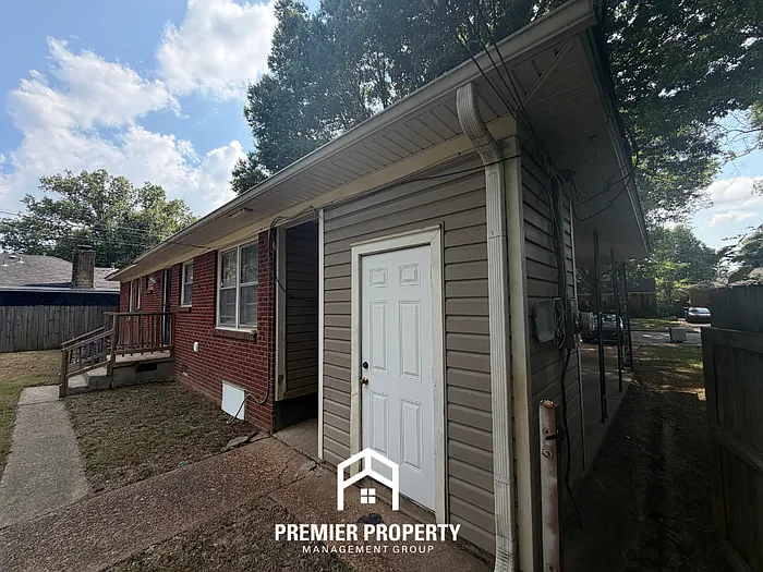 1802 Cornelia Ln — Photo 17