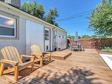 2nd image of 1090 Hooker St