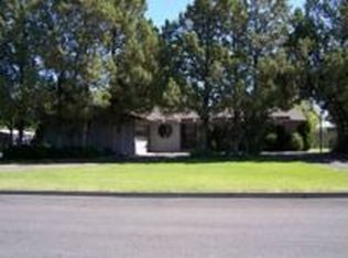 1752 SW Canyon Dr, Redmond, OR