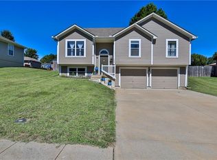 304 Lela Ln, Buckner, MO 64016