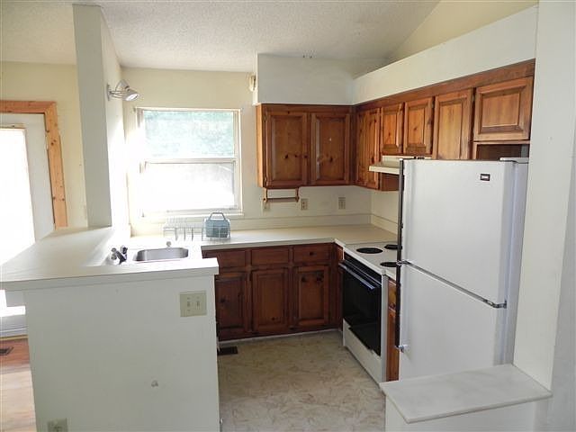 2nd image of 202 Lewis Cir
