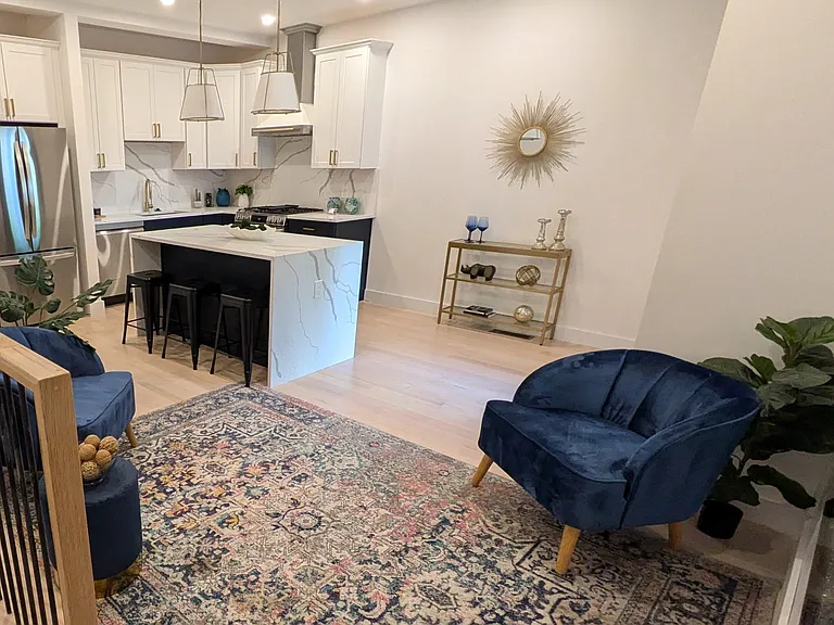 326 Main St #1 — Photo 2