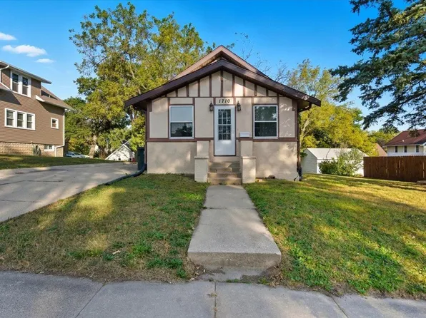 1710 College St, Cedar Falls, IA 50613