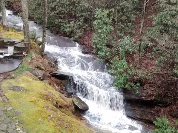 10195 Dillard Rd, Scaly Mountain, NC 28775