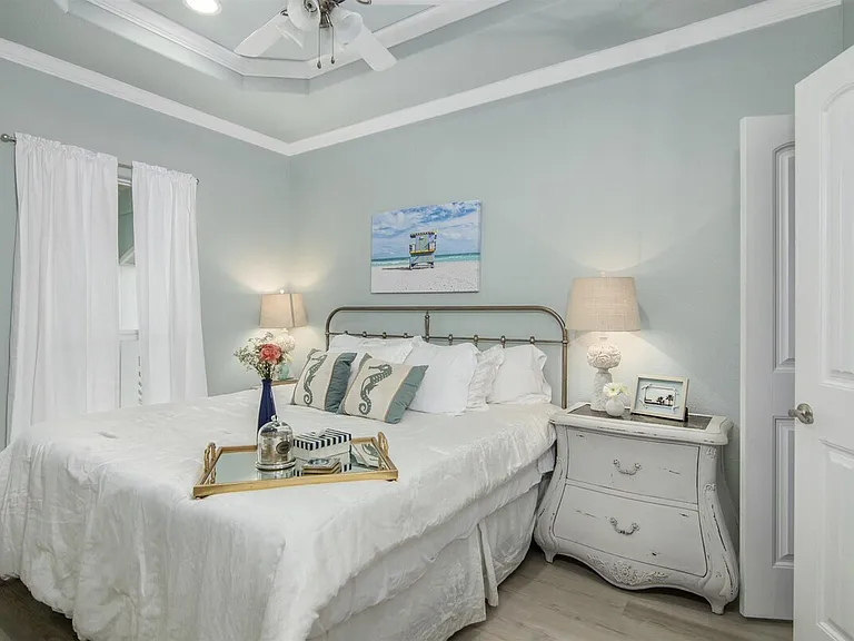 986 Bahama Dr — Photo 15