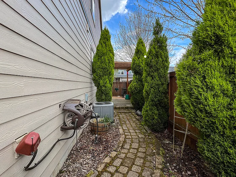 206 SW Marsuda Ter — Photo 26