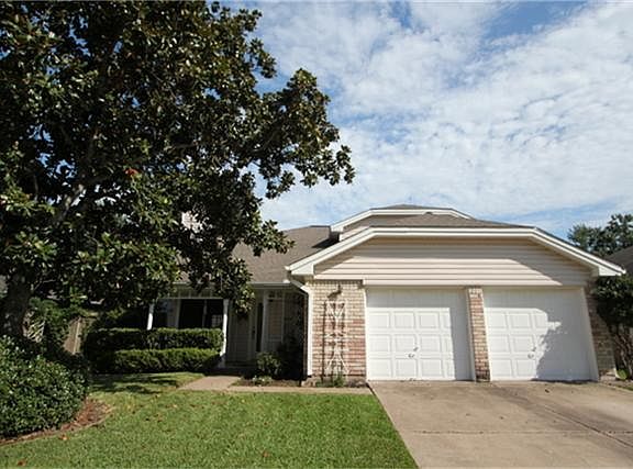 2nd image of 18119 Lake Bend Dr