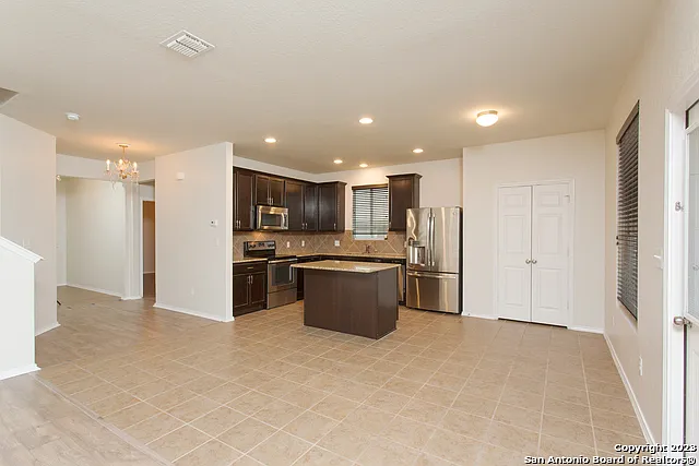 4 bed, 3.0 bath, 2307 sqft, $2,150 — Photo 4