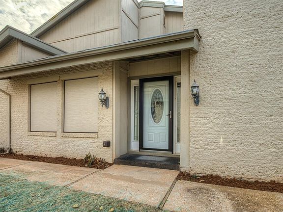 3rd image of 9923 Hefner Village Pl