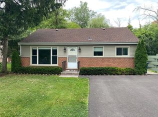 1323 Hiawatha Ct, Highland Park, IL 60035