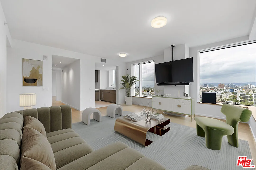 889 Francisco St — Photo 3