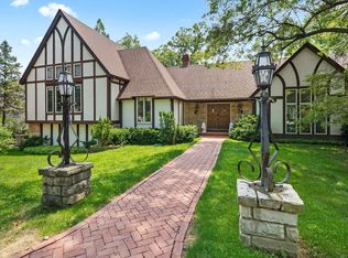 7 Croydon Ln, Oak Brook, IL 60523