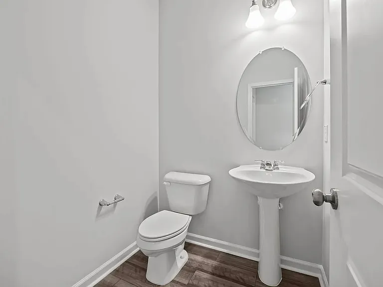 2427 Kasota Ln — Photo 12