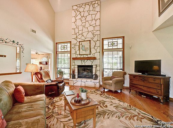 3rd image of 123 Dresden Wood Dr