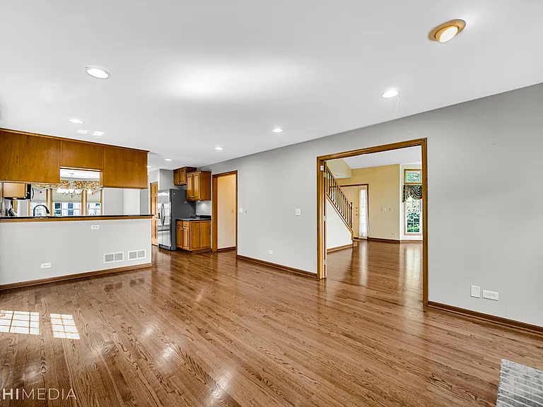 1341 E Thacker St — Photo 9