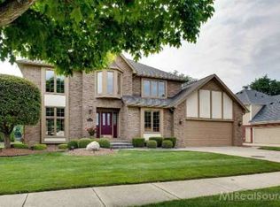 49123 Driftwood Dr, Shelby Township, MI 48317
