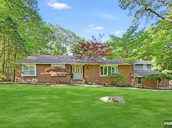 12 Hidden Glen Rd, Upper Saddle River, NJ 07458