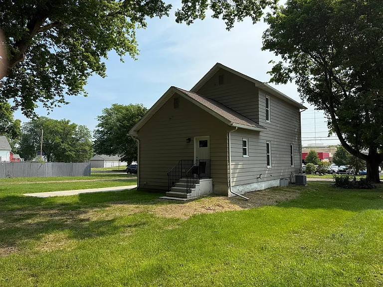 512 Blackman St — Photo 3
