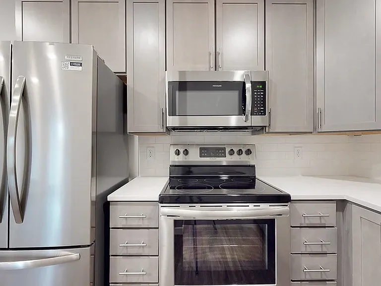 The Irving Apartments — Photo 2