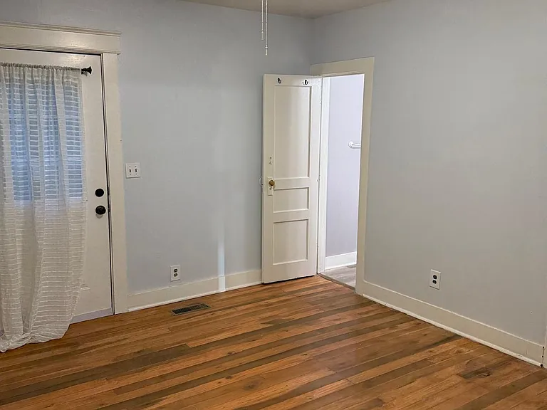 2448 Depot St — Photo 6