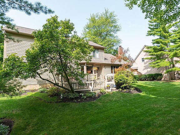 5th image of 212 Woodedge Cir E