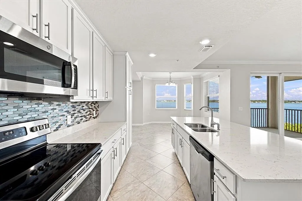 2 bed, 2.0 bath, 1255 sqft, $2,400 — Photo 4