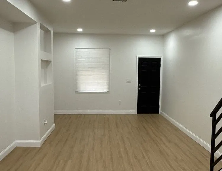 5241 Pulaski Ave — Photo 20