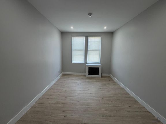 2nd image of 3715 Kennedy Blvd #34