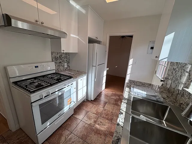 3415 W Alameda Ave — Photo 4