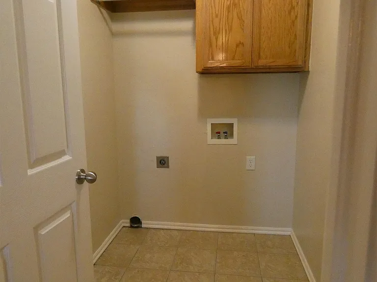 4220 Manhattan Dr — Photo 4