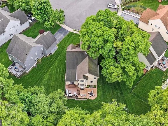 4th image of 304 Carolee Cir