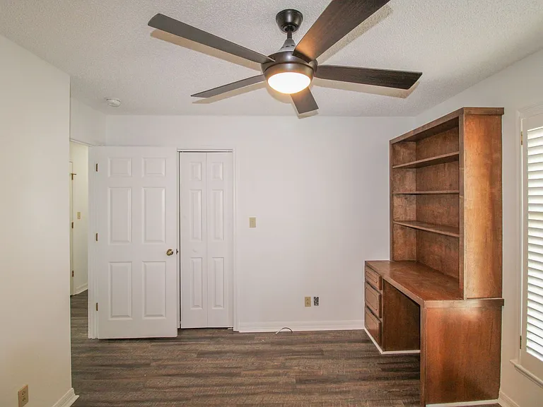 530 Rose St — Photo 16