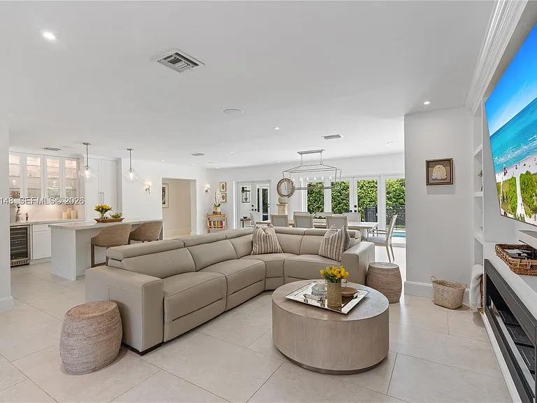 735 Benevento Ave — Photo 4