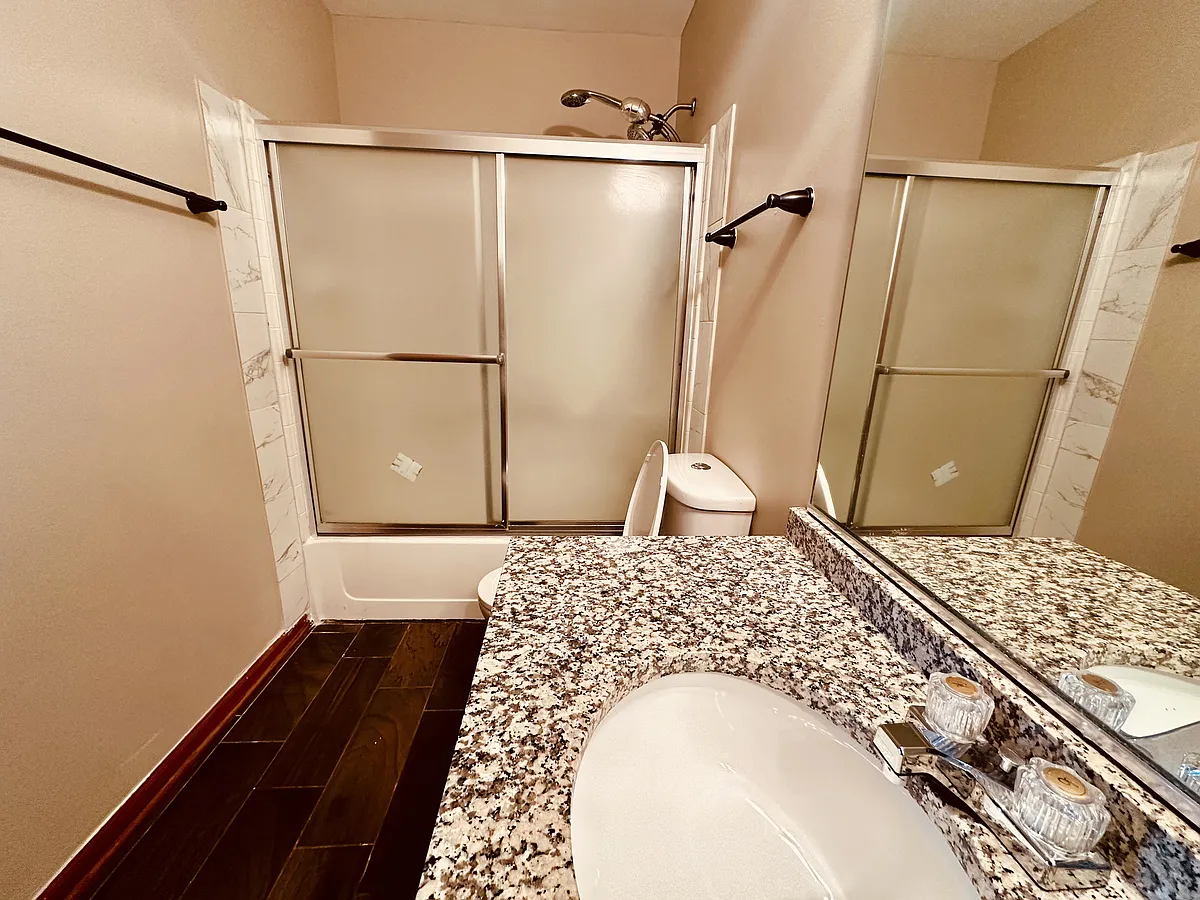 Building Photo - 3450 Ravinia Cir #4