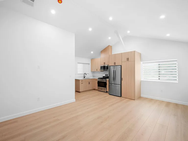 16059 Knapp St — Photo 6