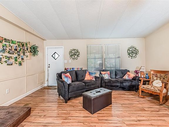 5th image of 856 Saddle Oaks Dr