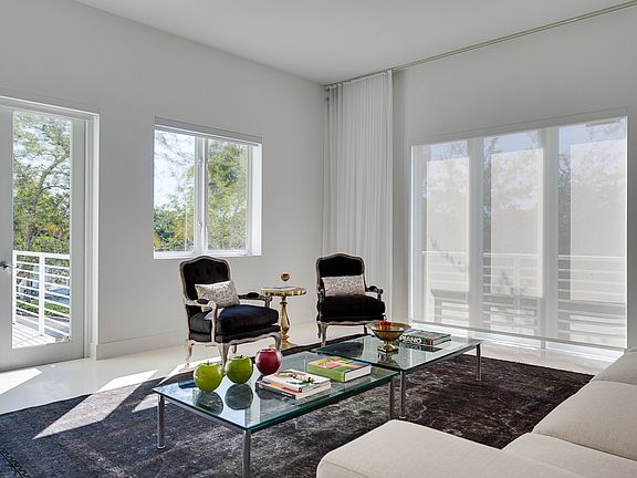 4th image of 6109 Laguna Dr W