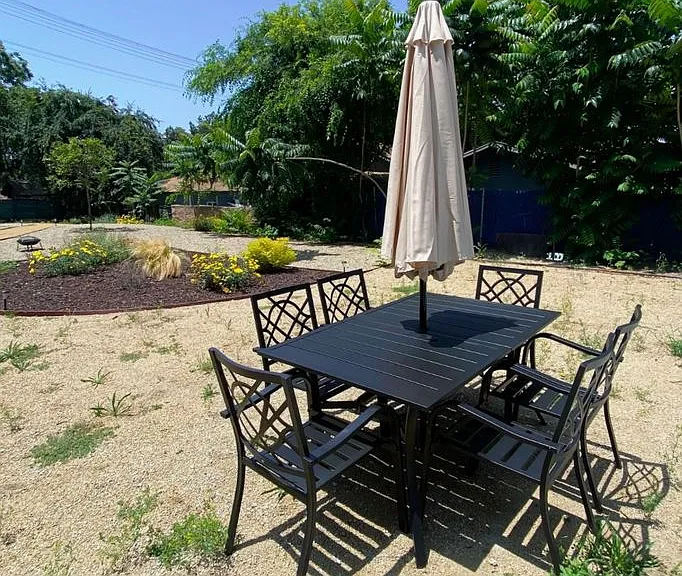 1577 N Fair Oaks Ave — Photo 11