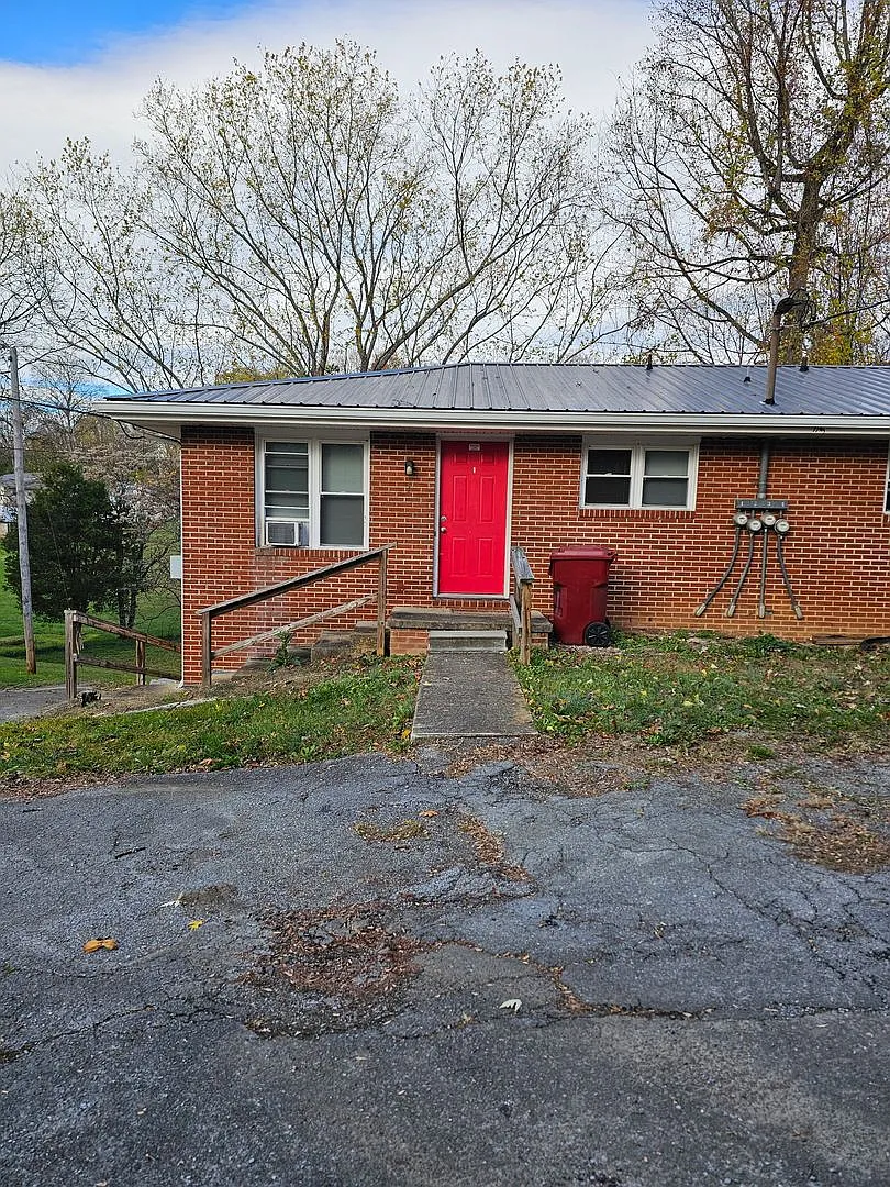 115 Blakemore Circle Johnson City, TN 37604 — Photo 1