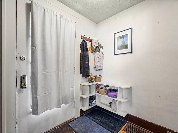5th image of 69 Benton St