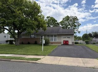 672 Spruce Rd, Warminster, PA 18974
